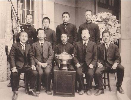 Ｓ３　鵜原謙造全国中等学校庭球大会優勝記念写真